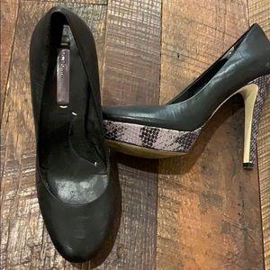 Ladies BCBG max Azria heel